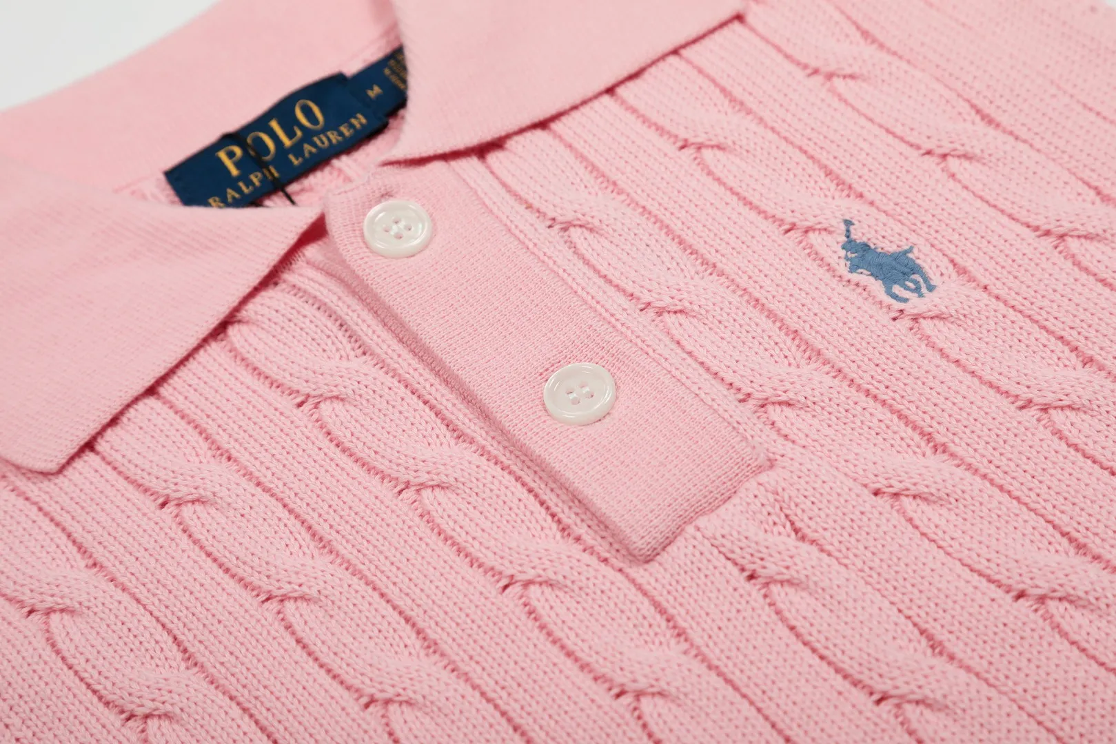 P166 💰 "Top quality" Style number: DS023# (not off the shelves all year round) [Ralph Lauren POLO lapel solid color pony embroidered logo knitted vest short sleeves] ✅Ralph Lauren Ralph Lauren classic basic versatile all-season cardigan knitted POLO vest vest short sleeves ✅Main supplier platform live broadcast Wholesale entity Replacement when out of stock Not off the shelf ✅ZP quality 1:1 version Scan the code to enter the GF website Counter quality ✅Details and quality are the only one in Guangzhou. Imported quality cotton yarn, focusing on high-end, cost-effective. Needless to say good quality. ✅Restore the original version. The maximum size can be worn up to 150 pounds. Loose, comfortable and stress-free. Olive green, denim blue, Chinese red